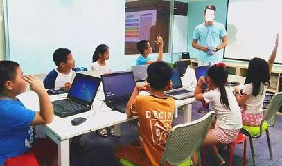 哈工大學(xué)子投身教育科技，以技術(shù)開(kāi)發(fā)引領(lǐng)未來(lái)教育變革